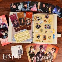 1 Set Harry Potter Ticket Holder, Includes 1 Ticket Holder, 1 Badge, 12 Stickers, 3 Postcards, 3 Character Bookmarks, 1 Notepad, And 1 Ticket Bookmark, Suitable For Storing Tickets, Bookmarks And Other Paper Items, A Fun Gift For Friends, Family, Teachers, Classmates, Also Can Be Used As Desktop Decor, Hogwarts Merchandise, And Memorabilia For Book And Movie Fans. [Official Licensed]