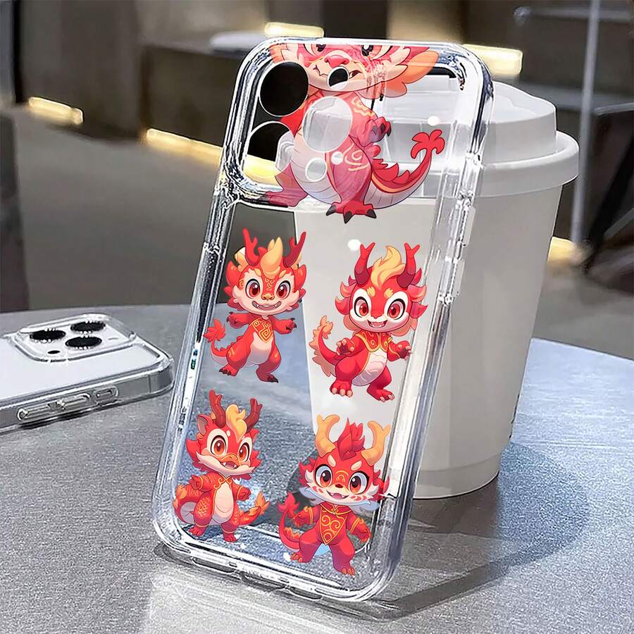 Adorables dragones de dibujos animados en diversas poses sonriendo. Esta elegante funda es compatible con los modelos  16, 15, 14 Pro Max, 13, 12, 11, XR y XS Plus. Fabricada en silicona TPU, ofrece protección contra golpes y caídas, además de una sensación superior. Es un regalo ideal para familiares, amigos y seres queridos, y una opción perfecta para Navidad. - transparente - Ver 1