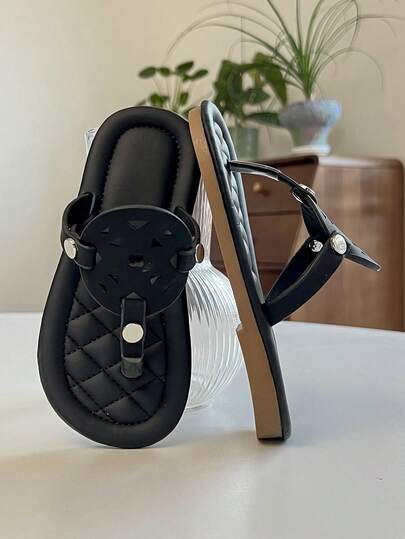 1双儿童鞋/儿童平底拖鞋/女童黑色几何镂空装饰拖鞋（鞋身几何镂空+金属扣设计）PU材质防滑耐磨低帮系带平底酷炫时尚拖鞋，适合儿童、暗黑主题派对等场合