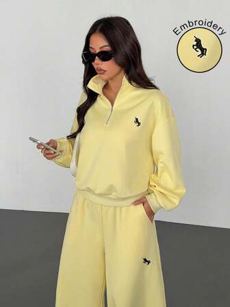 女士休闲通勤纯色黄色刺绣半拉链宽松卫衣搭配刺绣高腰抽绳宽松直筒运动裤套装，女士休闲套装，优雅女士套装，动物图案套装，适合日常、运动和休闲穿着，秋季女装，圣诞节、新年、情人节服装