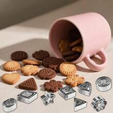 Juego de 24 Cortadores de Galletas, Varios Moldes de Repostería de Acero Inoxidable, Moldes de Galletas DIY para Niños,Moldes de Galletas de Acero Inoxidable en Tres Tamaños y Ocho Diseños(default) - Multicolor - Ver 3