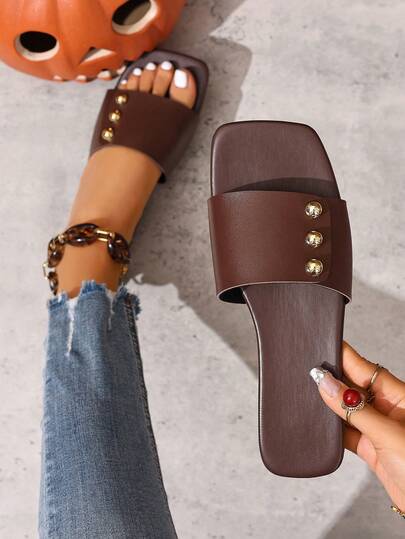 Summer High-End Fashion Lightweight Luxury Nordic Style Women Solid Color Flat Sandals, Comfortable Indoor Non-Slip Slippers, Versatile Outdoor Shoes, Rivet Slip-On Plus Size Retro French Style Vacation Chocolate Color Sandals