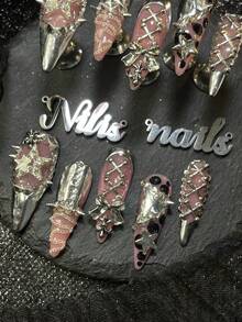 10片装美甲贴片套装，包括尖头亚克力美甲贴片、粉色美甲贴片、黑色扎染美甲贴片、银色法式美甲贴片、3D立体星星蝴蝶结钢钉、链条美甲贴片及其他美甲配件装饰、手绘波点图案及铬粉几何图案美甲贴片、Y2K风格美甲套装，适合女性日常、派对、节日及庆典等场合佩戴（包含：一片果冻胶和一条摩擦条） - 粉色 - 查看 5