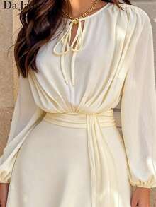 Da Jade Robe beige plissée élégante avec ceinture à nouer, poignets élastiques, encolure plissée avec détail de nœud, flatteuse et chic, convient pour les courts voyages de printemps/les rassemblements familiaux du Nouvel An, le thé de l'après-midi de Noël/la fête du Nouvel An, les rassemblements d'hiver/les sorties shopping avec des amis/les sorties décontractées à la plage