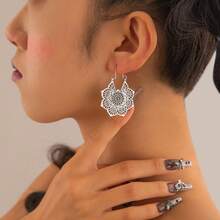Vintage Exaggerated Hollow Pattern Totem Vintage Earrings Petal Geometric Heart Metal Earrings Jewelry - 5673-2 - 查看 7