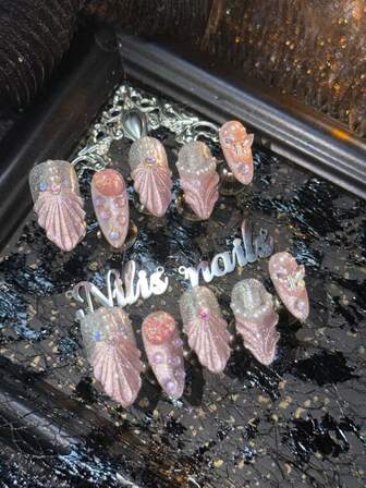 10件套亚克力杏仁美甲套装，粉色猫眼和银色美甲，粉色猫眼法式美甲，3D立体彩色钻石、蝴蝶、珍珠及其他美甲配件装饰，手绘3D水滴图案，Y2K风格可穿戴美甲套装，适合女性或女孩在节日、日常、聚会、派对等场合使用，套装包含1个迷你指甲锉和1个双面胶标签