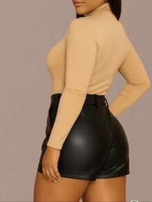 Women's High-Waisted Faux Leather Shorts With Pockets - Sophisticated Charm - màu đen - Xem 2