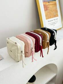 1 حقيبة مكياج مربعة صغيرة، حقيبة مربعة صغيرة ناعمة وفضفاضة مبطنة بشكل فراشة، حقيبة مستحضرات تجميل صغيرة، حقيبة فوط صحية/مجوهرات/محفظة نقود، منظم محمول للسفر، حقيبة تخزين متعددة الأغراض للضروريات اليومية - متعدد الألوان - مشاهدة 6