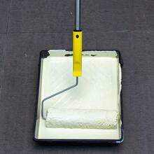 一套滚筒刷套装（含伸缩杆），20件套涂装工具 - 1.5米伸缩杆、23厘米+11厘米滚筒刷、油漆刷、刮刀和油漆托盘，适用于墙面和天花板涂装，兼容乳胶漆、石膏、腻子、防锈漆和油性漆，适用于厚涂、地板涂装以及家具、墙面和天花板涂装。适合专业人士和初学者使用。 - 彩色 - 查看 5