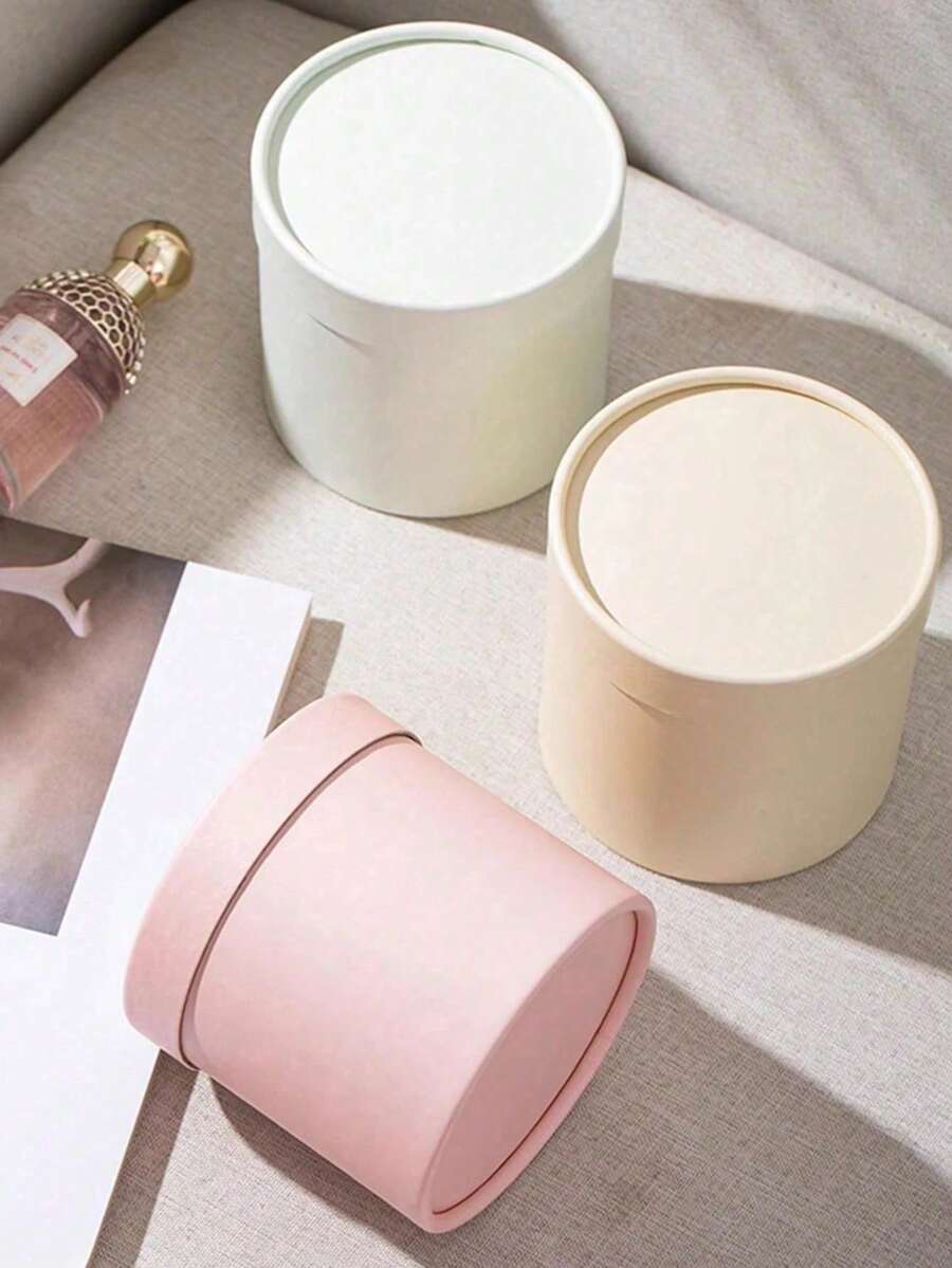 便携式圆形花束收纳盒 - 坚固小巧的带盖纸罐，用于存放花卉用品，可重复使用且节省空间，是情人节礼物的理想之选。