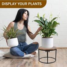 Plant Stands & TablesARTORA - Soporte para plantas corto para interiores de mediados de siglo taburete de metal y madera soporte moderno para plantas bajo para sala de estar balcón jardín patio negro y café - Negro1 - Ver 5