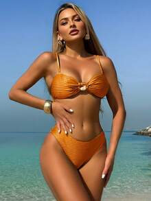 HaiiMeid Bộ bikini 3 món màu cam caramel lấp lánh dành cho nữ, bao gồm khăn sarong in họa tiết lá nhiệt đới - Áo tắm dây xích kiểu Sunset Halo - Trang phục đi biển mùa hè rực rỡ - trái cam - Xem 4