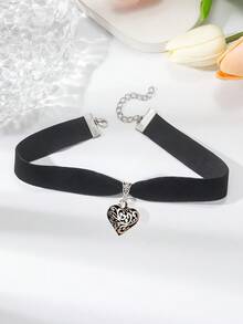 1 chiếc vòng cổ choker cổ điển dành cho nữ, mặt dây chuyền hình trái tim rỗng bằng nhung, dây chuyền đeo xương đòn. - Trái tim rỗng màu đen - Xem 2