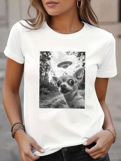 Camiseta Blanca para Mujeres - Camiseta Suave y Transpirable para el Día a Día con Gráfico de Chihuahua UFO, Corte Relajado y Cuello Redondo para Amantes de Mascotas, Camiseta Casual Lavable a Máquina para Todas las Estaciones y Atuendos Diarios, Camisetas para Damas