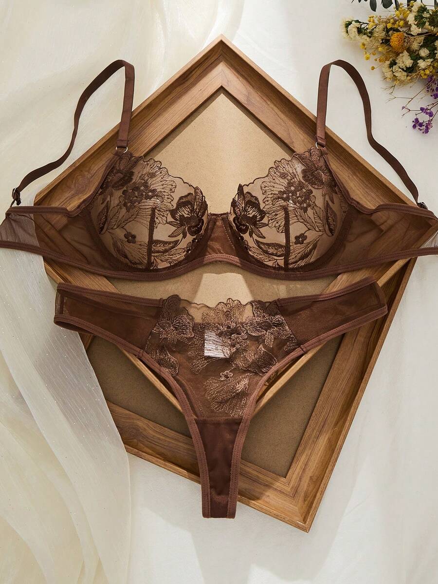 性感内衣，情人节和圣诞节服装，欧美法式棕色花卉刺绣性感文胸套装，配有可调节肩带，穿着舒适，日常两件套内衣，展现温柔气质，优雅身姿，适合情侣约会、派对等场合，舒适透气，适合海滩活动，日常系列文胸套装，双排扣设计，顶部可扩展支撑 - 卡其色 - 查看 1