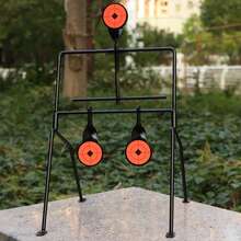 1 pezzo Bersaglio metallico, 3 bersagli rotanti autoreset per pratica all'aperto, adatto per fionda, caccia, pratica di fionda. Include attrezzo per il montaggio. Superficie del bersaglio spessa 2 mm, base stabile con 4 picchetti per il terreno. - Tre obiettivi - Visualizzare 3
