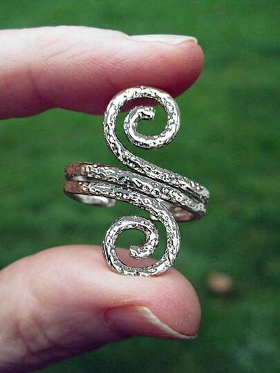 1pc Spiral Line Openwork Copper Alloy Ring, Minimalist & Unique Style Suitable For Men And Women Everyday Wear
