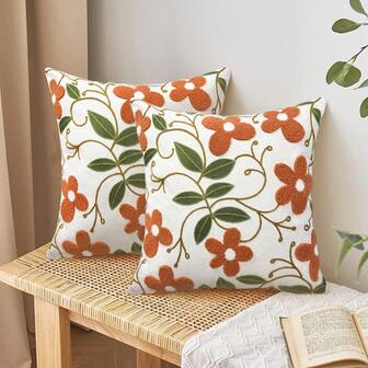 2 st. broderade dekorativa örngott med vårgröna blad och blommor (kuddinlägg ingår ej), broderihantverk, exklusivt