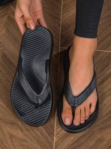 Unisex Summer Casual Beach Slippers, Plus Size Flip Flops, Couples Indoor Sandals, Made Of EVA Material, Soft & Lightweight, Comfortable, Shock-Absorbing, Non-Slip Design - Black - View 3