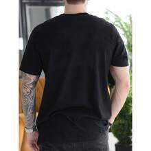 1pc Men's Japanese Text Graphic T-Shirt - THIS IS NOT JAPANESE TILT YOUR HEAD - Bold White Lettering & Japanese Kanji-Like Print - Casual Round Neck Short Sleeve Summer Shirt - Funny Anime/Manga Fan Apparel - Machine Washable Retro Tee - H-Fit Adult Men's Fashion T-Shirt With Distressed Lettering & Japanese Characters - Spring/Summer Wear - Relaxed Fit For Warm Weather - No Dry Clean - 黑色 - 查看 2