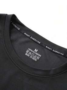 这款男士夏季迷彩T恤袖子上也采用了迷彩图案，透气舒适。适合户外活动、健身房锻炼、骑行和日常穿着。是夏季必备单品。黑色 - 黑色 - 查看 4