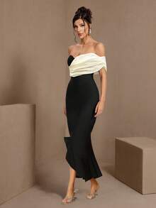 Contrast Color Twist Off-Shoulder Long Bodycon Dress - Black and White - View 3