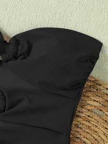 Bộ đồ bơi liền thân màu đen khoét eo gợi cảm dành cho nữ, kiểu dáng thanh lịch, thoải mái, phối cùng chân váy ren, thích hợp cho kỳ nghỉ biển và hẹn hò. - màu đen - Xem 5