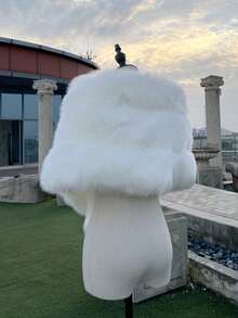 一件白色新娘披肩，仿毛皮饰边，加厚保暖斗篷外套，适合秋冬婚礼，配有水钻雪花胸针配饰 - 白色 - 查看 4