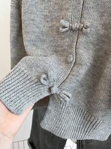 Minimalana 大码简约休闲新款圆领无袖纯灰色针织上衣，配中式青蛙扣，适合女性穿着，春夏无袖开衫毛衣，适合户外摄影、旅行和休闲穿着。 - 灰色 - 查看 7