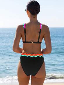 popvil 女士撞色波浪条纹可调节肩带比基尼套装，适合夏季度假和海滩穿着 - 黑色 - 查看 2