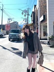 小众银箔图案圆领针织打底衫，直筒百搭款，可单穿或叠穿，女士针织长袖T恤，纽扣设计，略带弹性的面料，常规长度 - 深灰色 - 查看 3