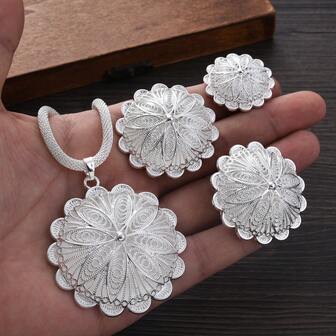 Set de 3 piezas de joyería de color plateado con flor hueca clásica, que incluye aretes, anillo y collar, accesorios elegantes para mujer para uso diario en Europa y América, regalo para cumpleaños, festivales y fiestas en Oriente Medio