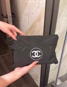 CHANEL Classic Black Square Storage Bag With White Circular Double-Ring Printed Decor, Matching Zipper And Round Hanging Accessory, Soft Fabric, Large Capacity For Storing Cosmetics And Beauty Products, Portable And Easy To Organize, Suitable For Daily Travel, Home Storage, And Commuting In Autumn/Winter, Also Makes A Great Gift For Friends And Family. - Black - View 4