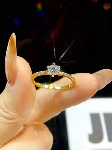 1枚0.4克拉极简单钻莫桑石戒指，925纯银，精致闪耀，适合作为订婚戒指、周年纪念戒指、女士珠宝礼物、圣诞礼物。