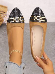 棕色絨面拼黑白長線格