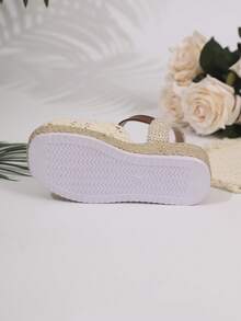 Girls' Hollow Crochet Sandals, Woven Thick Soles, Non-Slip Wear-Resistant, Brown Buckle, Artistic Fresh Style, Comfortable Non-Slip Kids Shoes - Beige - View 8