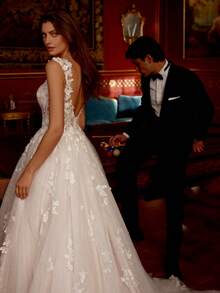 Sexy Deep V Open Back Sleeveless Full Lace Tulle Ball Gown Wedding Dress With Train, Wedding Dresses For Bride, Elegant And Comfortable, Includes Plus Sizes, Bridal Gown, Formal Dresses For Women, Suitable For Wedding, Party, Vacation, Bride, Formal Occasions, Dinner Dress, Prom Dress, After-Party Dress, Homecoming Dress, Cocktail Party, Birthday Party, Celebration, Gala, Festival, Ceremony - Blanco - Ver 2