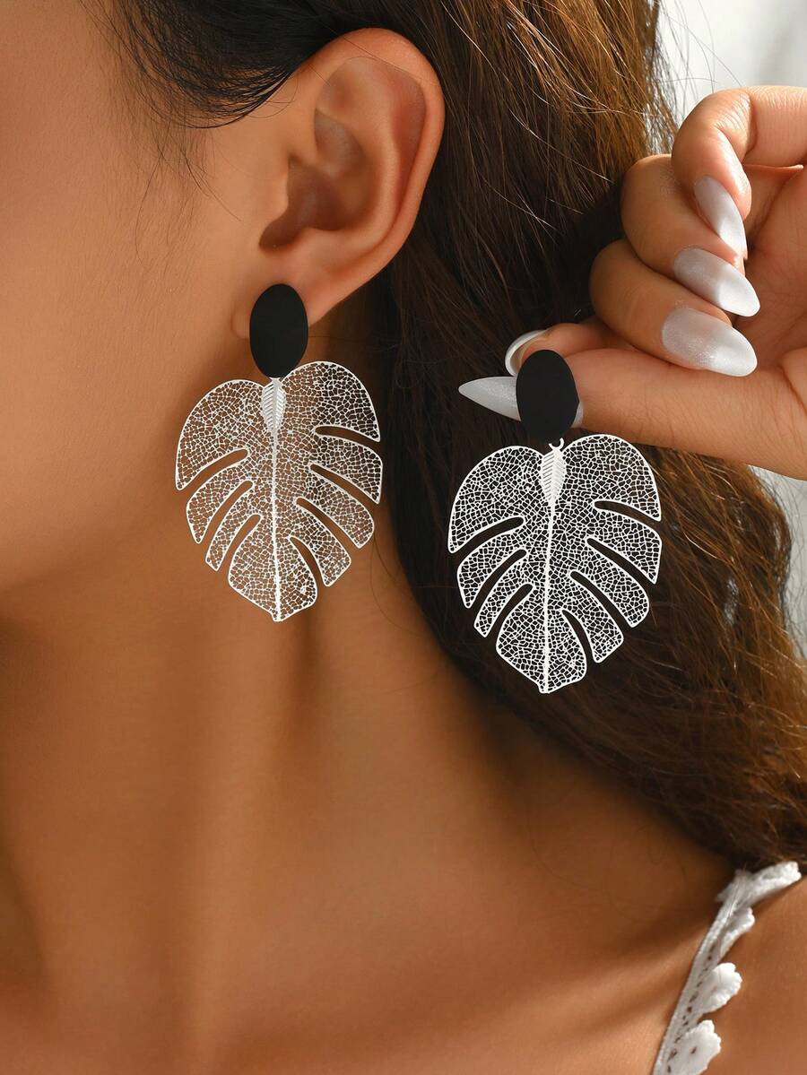 1 Pair Vintage Fashionable Versatile Leaf Hollow Metal Earrings, Suitable For Daily Wear - Silver - View 1