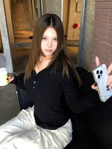 单排扣长袖T恤，修身V领分层上衣，百搭百搭