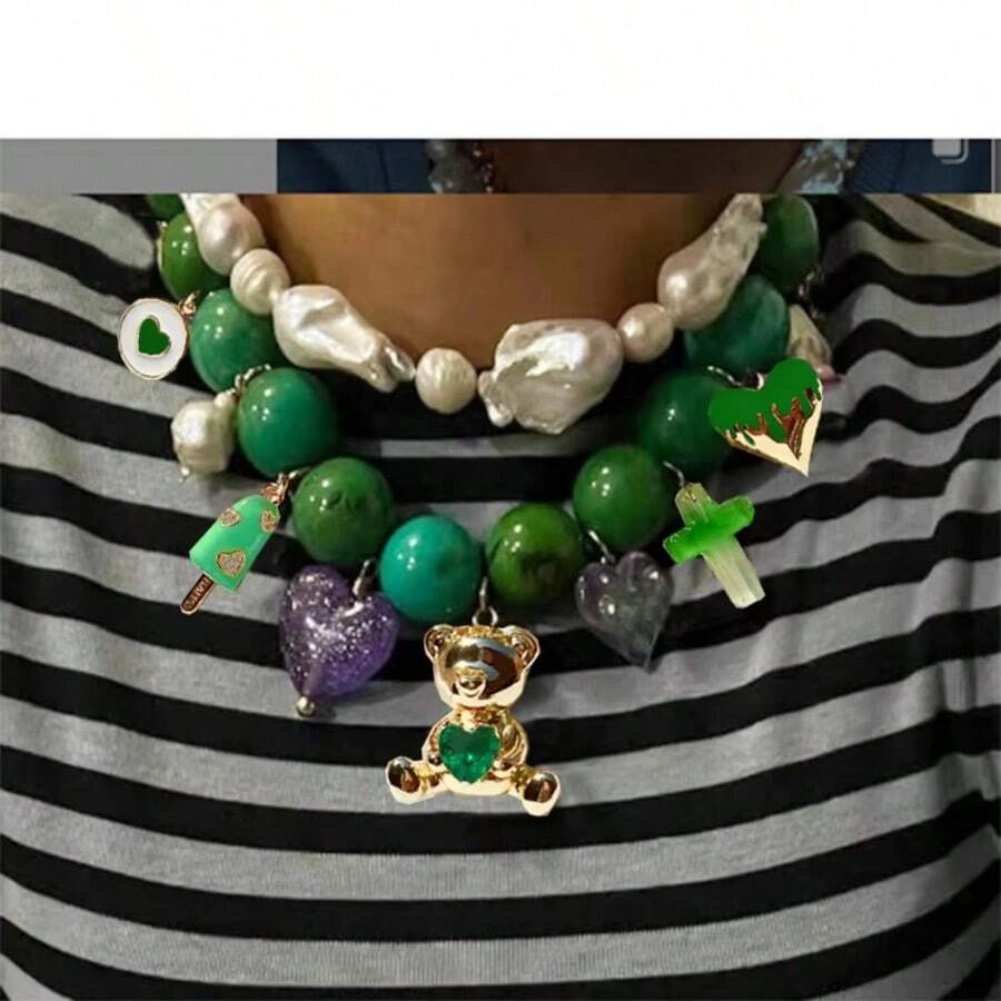这款奢华粗链绿色小熊心形十字架宗教吊坠项链，采用时尚仿珍珠和水晶串珠设计，适合派对和日常佩戴。 - 熊 - 查看 1