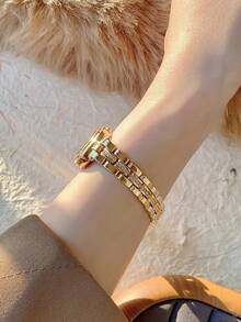 这款时尚简约的金色石英女表适合日常佩戴，也可作为生日/毕业礼物或休闲聚会佩戴。 - 金色 - 查看 4