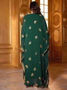 Plus Size Contrast Color Embroidered Applique Batwing Sleeve Dress (Random Embroidered Cuffs) - Dark Green - View 2