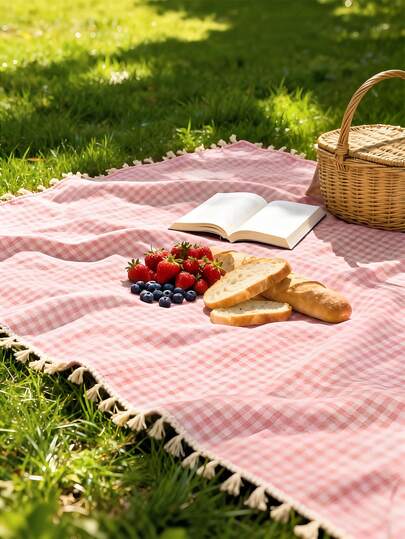 1 pieza Encantadora manta rectangular de cuadros rojos y blancos para picnic - Ideal para el Día de San Valentín, celebraciones de Pascua, mantel de rayón tejido con flecos, perfecto para acampar en invierno, salidas a la playa, telón de fondo para fotografía y accesorio de picnic