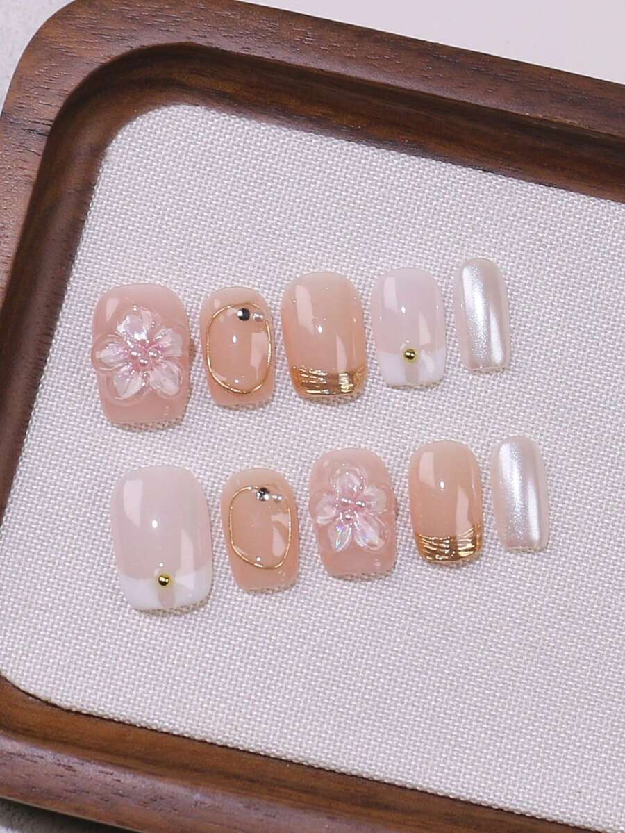 Bộ 10 móng giả ngắn hình vuông giúp bạn trông thanh lịch và rạng rỡ, móng giả dán thủ công, màu hồng nhạt và nude chuyển sắc, họa tiết hoa anh đào 3D nổi bật, trang trí bằng đường viền vàng và đính đá nhỏ, có thể tháo rời và tái sử dụng, bao gồm 1 keo dán và 1 dũa móng, dành cho phụ nữ và bé gái, sử dụng hàng ngày, đi làm, đi học, hẹn hò, dự tiệc, làm quà tặng cho người yêu. - Nhiều màu - Xem 1
