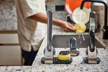 Joseph Joseph SinkTech Dish Brush With Replacement Head, Durable Bristles, Easy To Replace - MàuC - Xem 4