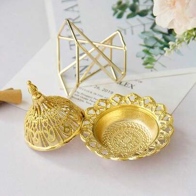 1个阿拉伯香炉，金色金属香座，复古倒流香炉，精致莲花造型，适合宗教仪式和家居装饰。