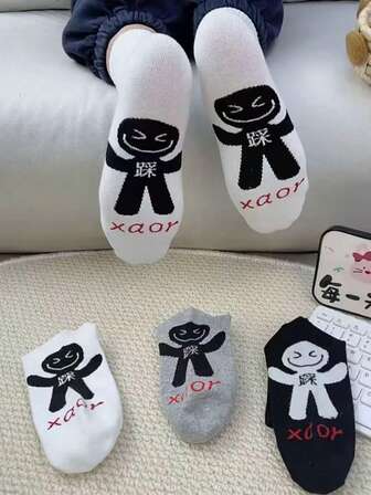 3 par bomullsstrumpor med tecknad figur, unisex sportsstrumpor, vardagliga ankelstrumpor, svarta och vita, slumpmässig design