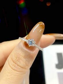 1枚0.4克拉极简单钻莫桑石戒指，925纯银，精致闪耀，适合作为订婚戒指、周年纪念戒指、女士珠宝礼物、圣诞礼物。