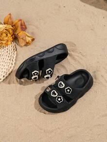 1 Pair Kids/Toddlers Cute Heart Fashionable Casual Lightweight EVA Outdoor Slip-On Sandals, Open Toe & Heel, Beach Shoes - Black - View 3