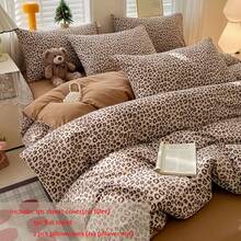 Bộ chăn ga gối 4 món, vỏ chăn in họa tiết da báo kiểu Pháp cổ điển, chất liệu polyester mềm mại và thoáng khí, kiểu dáng Bắc Âu cổ điển màu nâu đậm, phù hợp cho mọi mùa, trang trí phòng ngủ, bao gồm 1 vỏ chăn (không kèm ruột chăn), 1 ga trải giường, 2 vỏ gối (không kèm ruột gối). - màu nâu - Xem 5